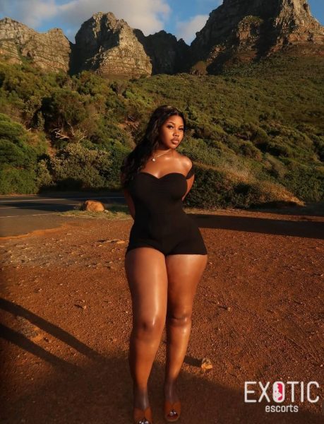 Luna, escort in Tse addo, Ghana (photo 2)