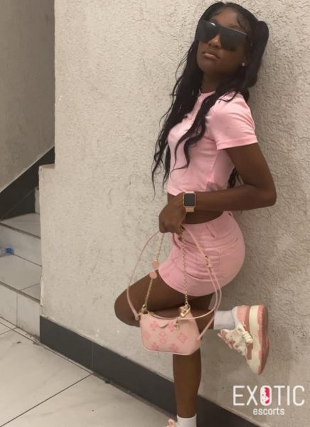 Muna, escort in Osu, Ghana (photo 3)
