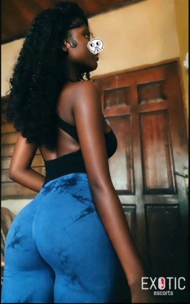 Lizzie, escort in Takoradi, Ghana (photo 2)