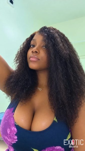 Sharon, escort in Spintex, Ghana (photo 3)