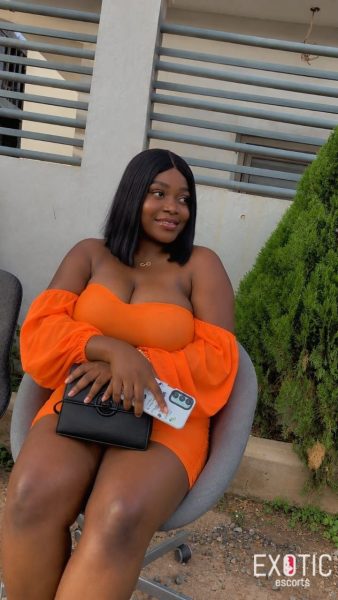 Sharon, escort in Spintex, Ghana (photo 2)