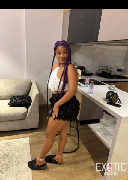 Vicky, escort in Osu, Ghana (photo 7)
