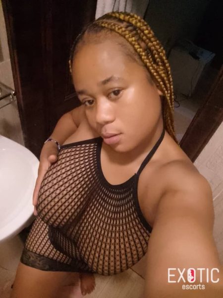 Vicky, escort in Osu, Ghana (photo 11)