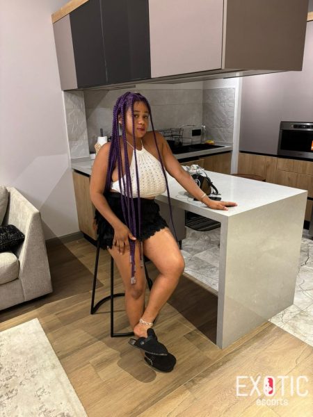 Vicky, escort in Osu, Ghana (photo 9)