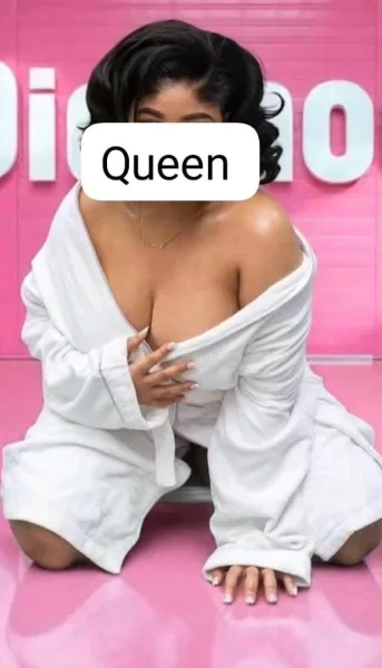 Queen — 4