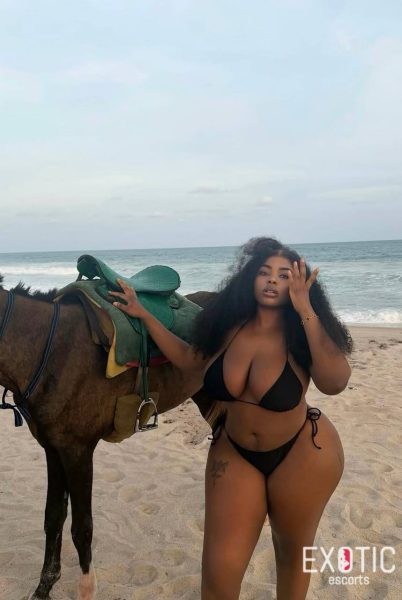 Betty, escort in Osu, Ghana (photo 5)