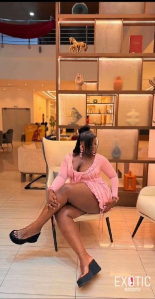 Ebony, escort in Osu, Ghana (photo 3)