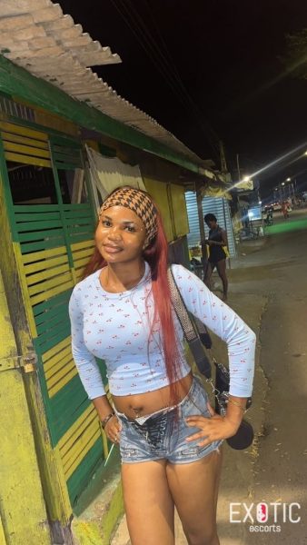 Eshter, escort in Osu, Ghana (photo 2)