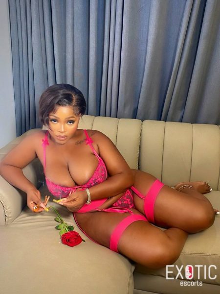 Stephanie, escort in Trasacco Estate, Ghana (photo 2)