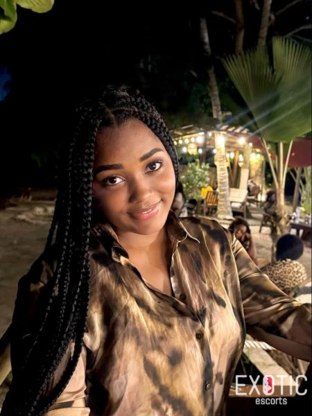 Kiara, escort in Dansoman, Ghana (photo 2)