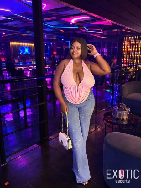Abigail, escort in Osu, Ghana (photo 3)