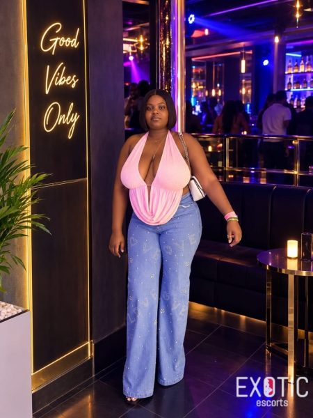 Abigail, escort in Osu, Ghana (photo 2)
